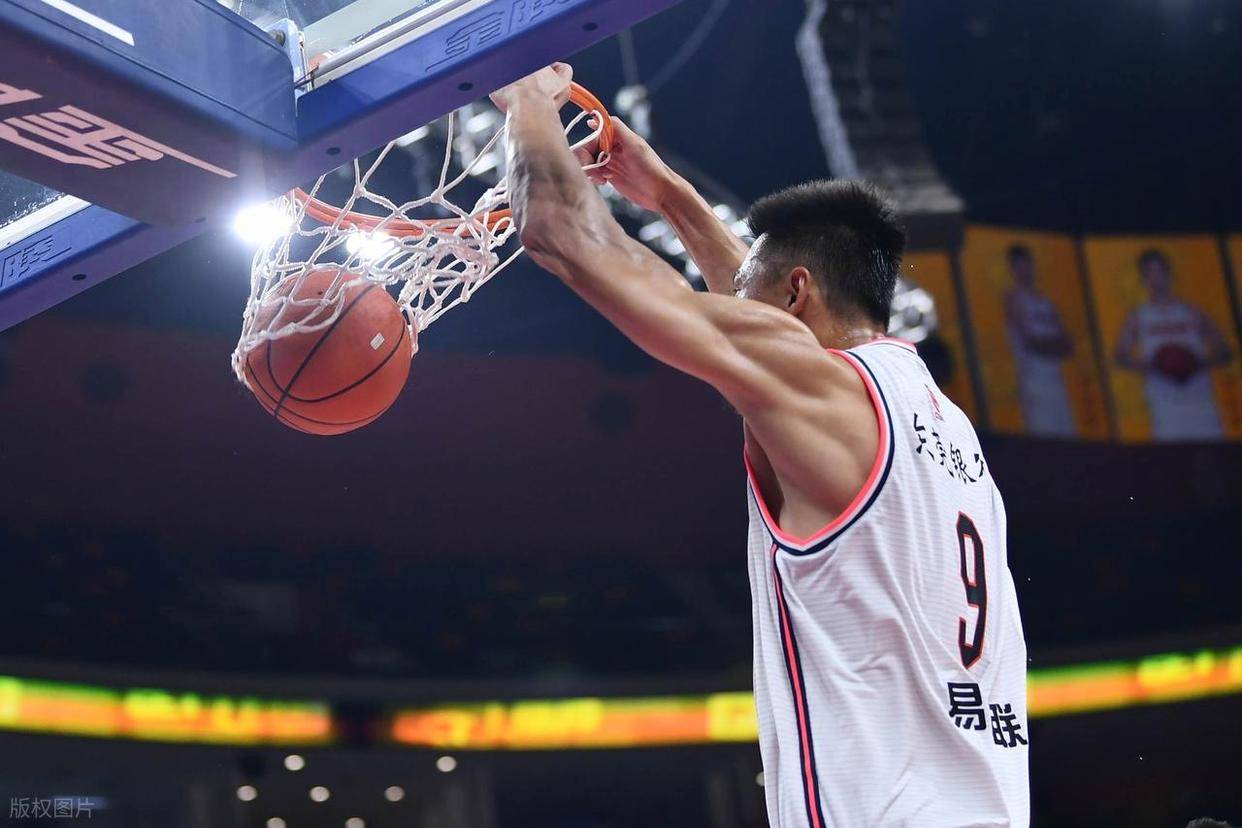 山东队逆转雷霆，易建联高光表现