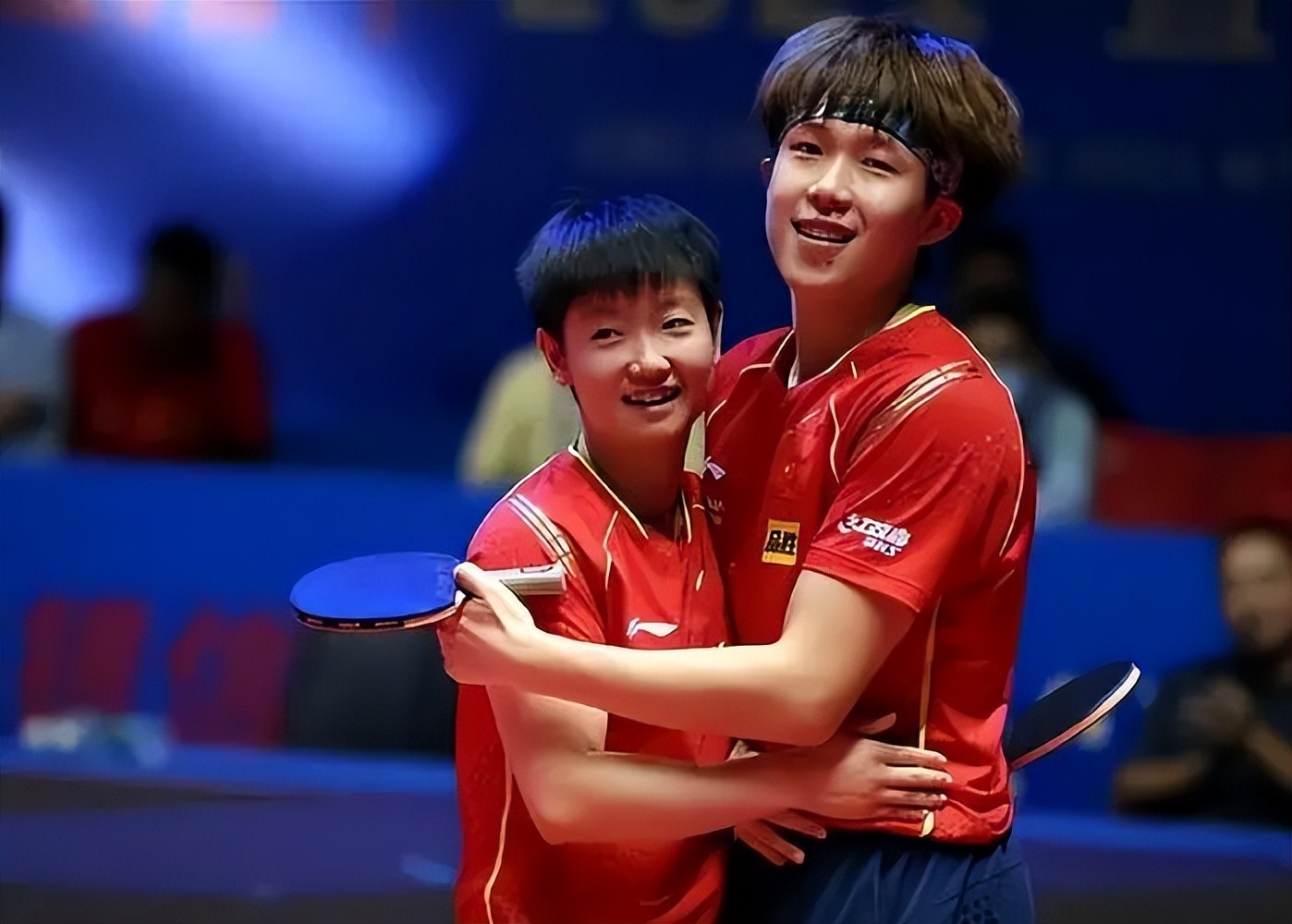 英格兰队鏖战韩国队，马龙统治全场