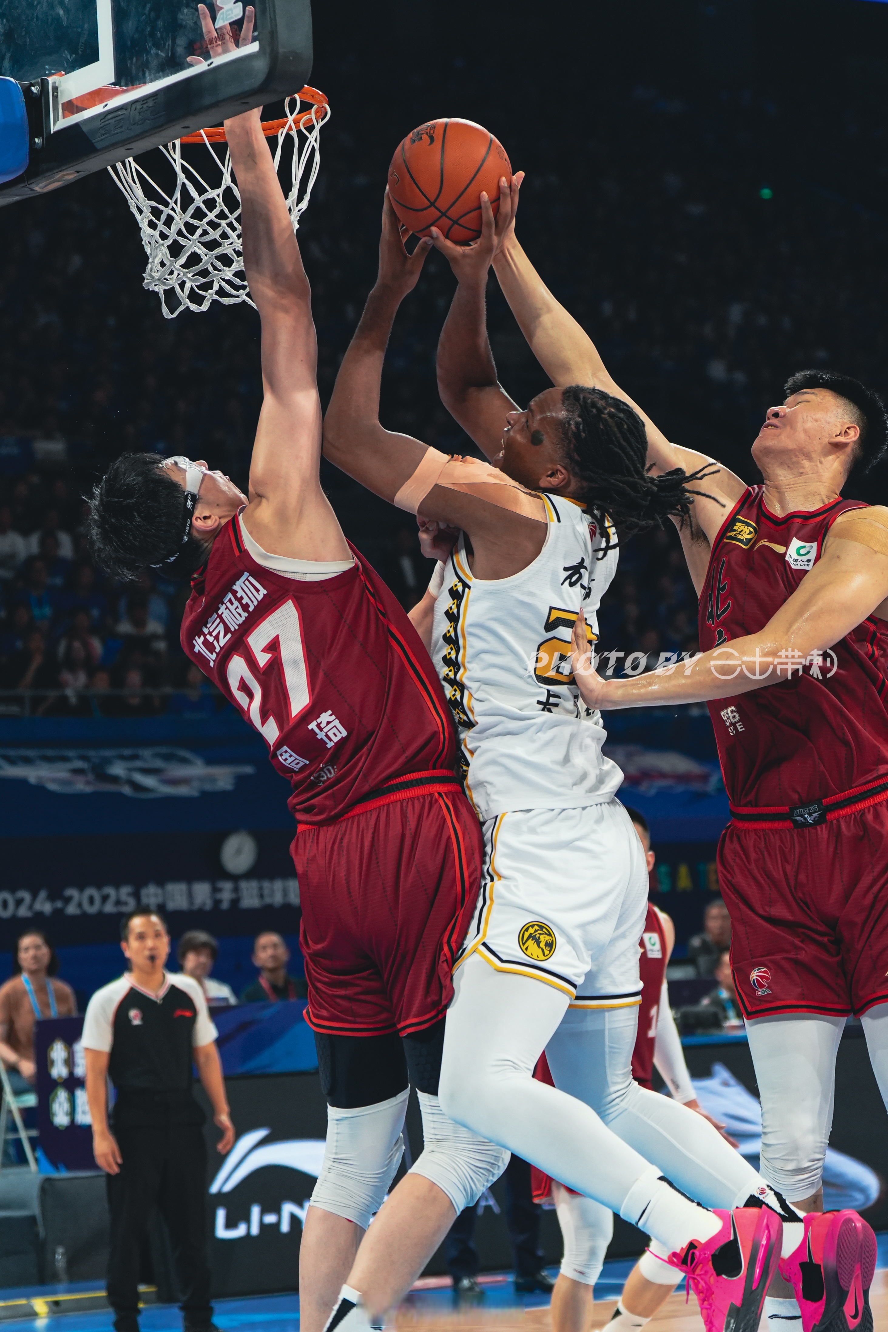 北京队逆转雄鹿，周琦统治全场