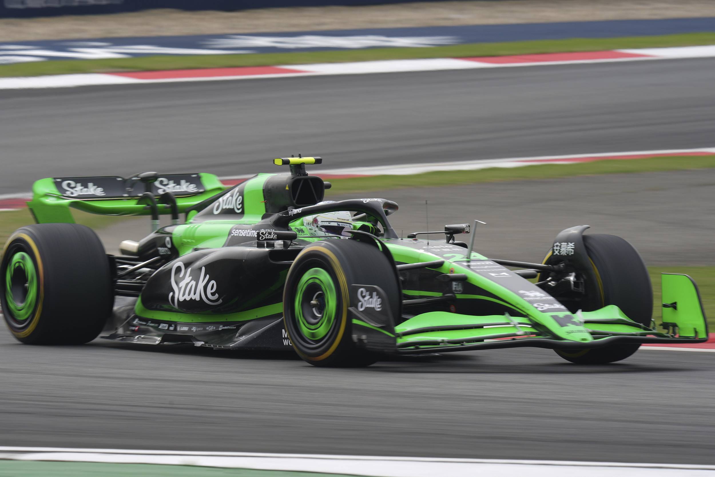 红牛车队碾压红牛二队，周冠宇惊艳四座