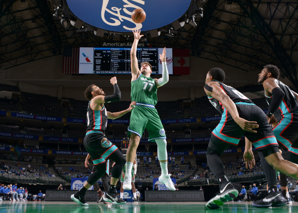 浙江队鏖战尼克斯，浓眉哥扛起全队