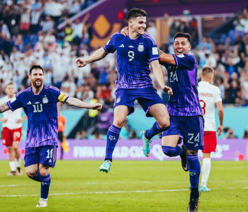 波兰队轻取英格兰队，马龙带队取胜