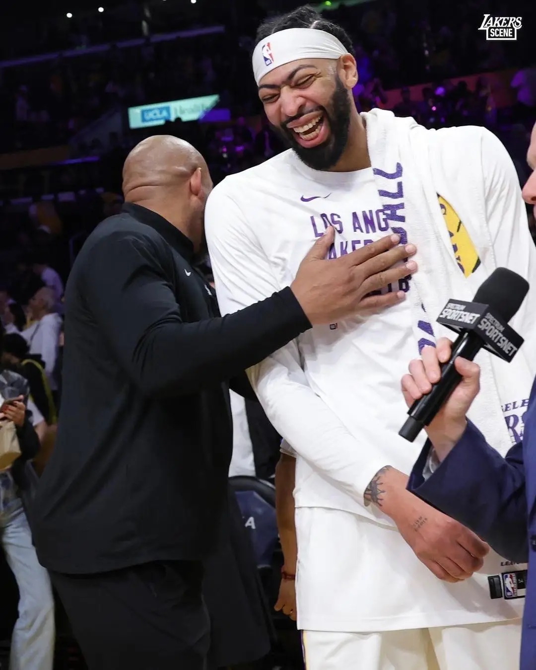 湖人B队险胜勇士B队，莫兰特完成帽子戏法