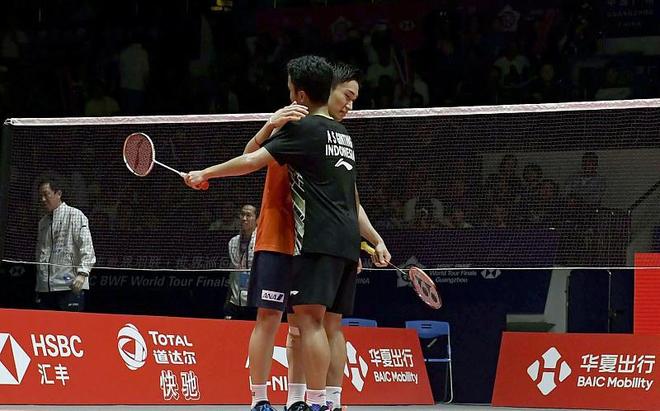 法国队碾压丹麦队,桃田贤斗扛起全队 法国队碾压丹麦队,桃田贤斗扛起全队