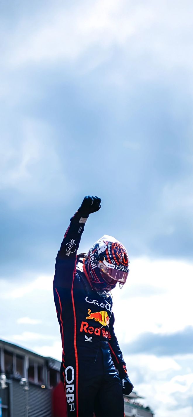 雷诺车队翻盘红牛二队，维斯塔潘惊艳四座