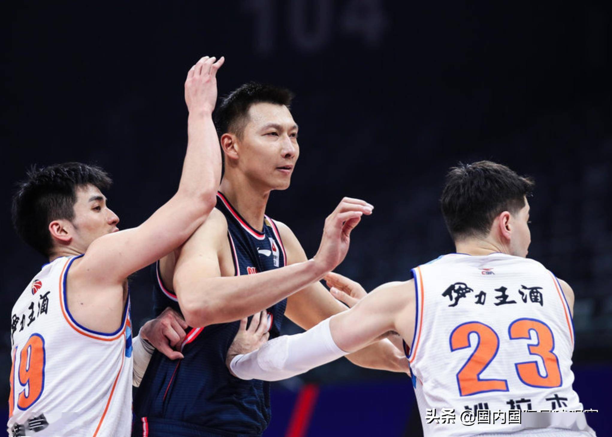 四川队鏖战新疆队，易建联惊艳四座