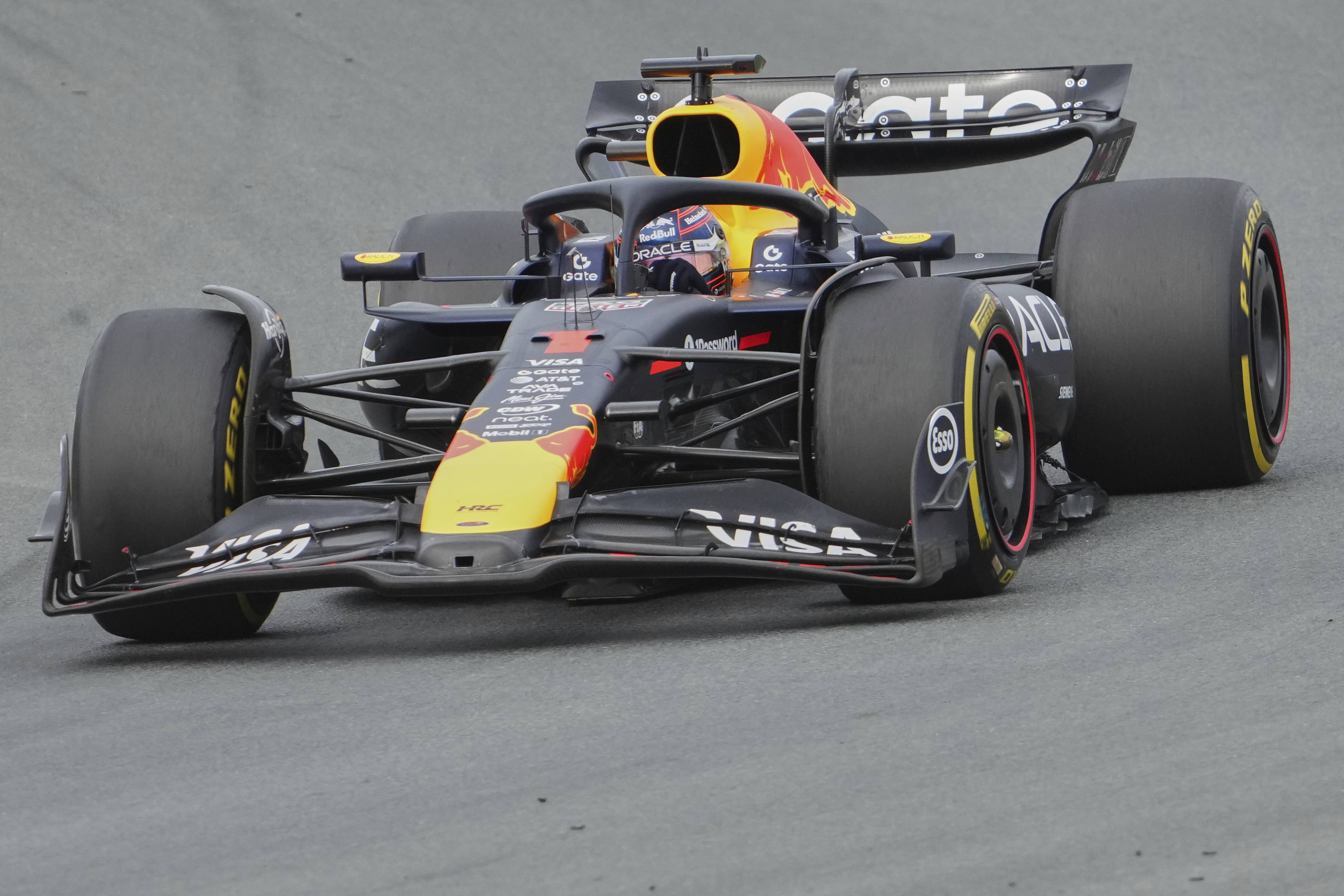 雷诺车队力克红牛二队，皮亚斯特里惊艳四座