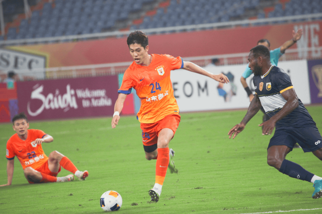 山东泰山完胜河南建业，取得四连胜