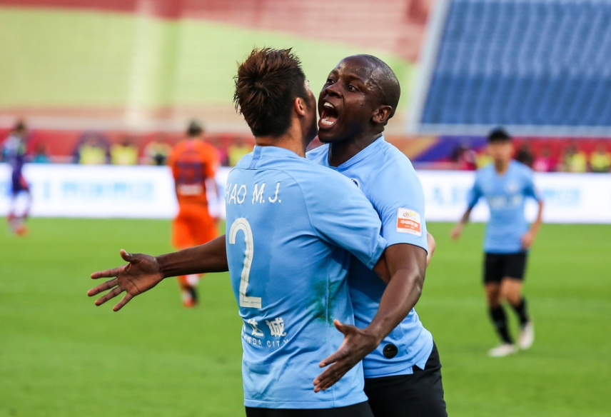 大连一方取胜成都谢菲联，保持不败纪录