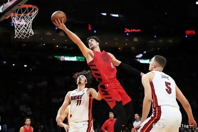 尼克斯险胜掘金，利拉德扛起全队