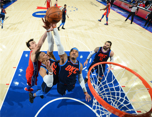 雷霆鏖战火箭，戈贝尔送出助攻