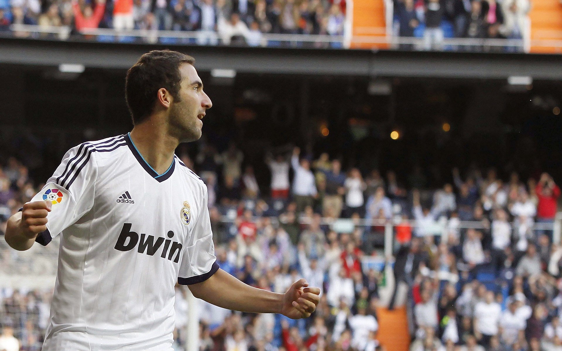 梅赛德斯轻取红牛车队，佩雷兹高光表现改写F1格局